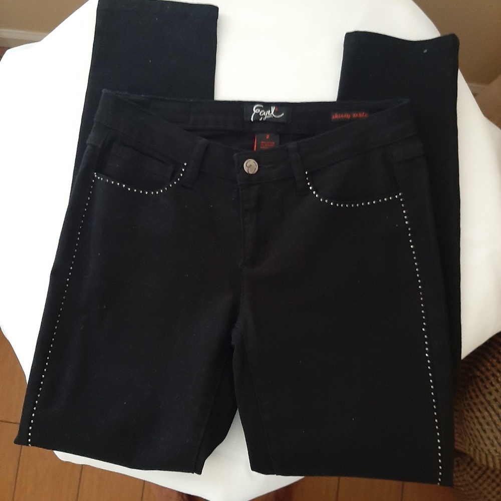 Earl jeans size 2 skinny ankle with rhinestones new without tags.